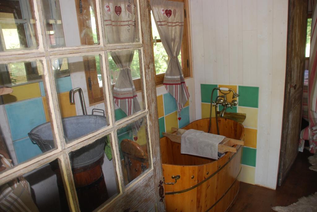 Maison D'Hotes Ainsi Soie T-Il Combovin Room photo